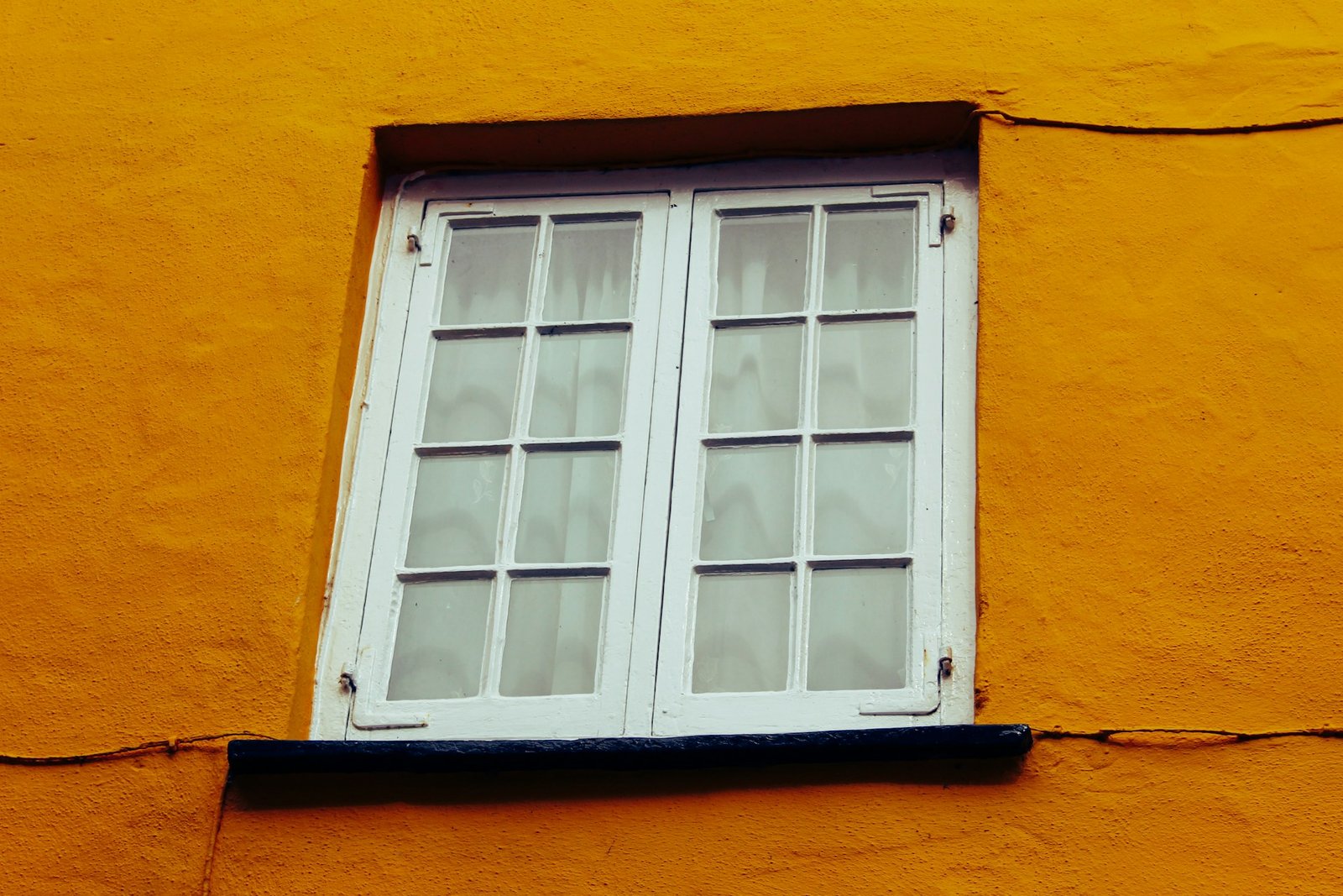 Geschlossenes Fenster mit Fenstergriff